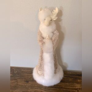 Gorgeous furry reindeer Christmas decoration (M1)